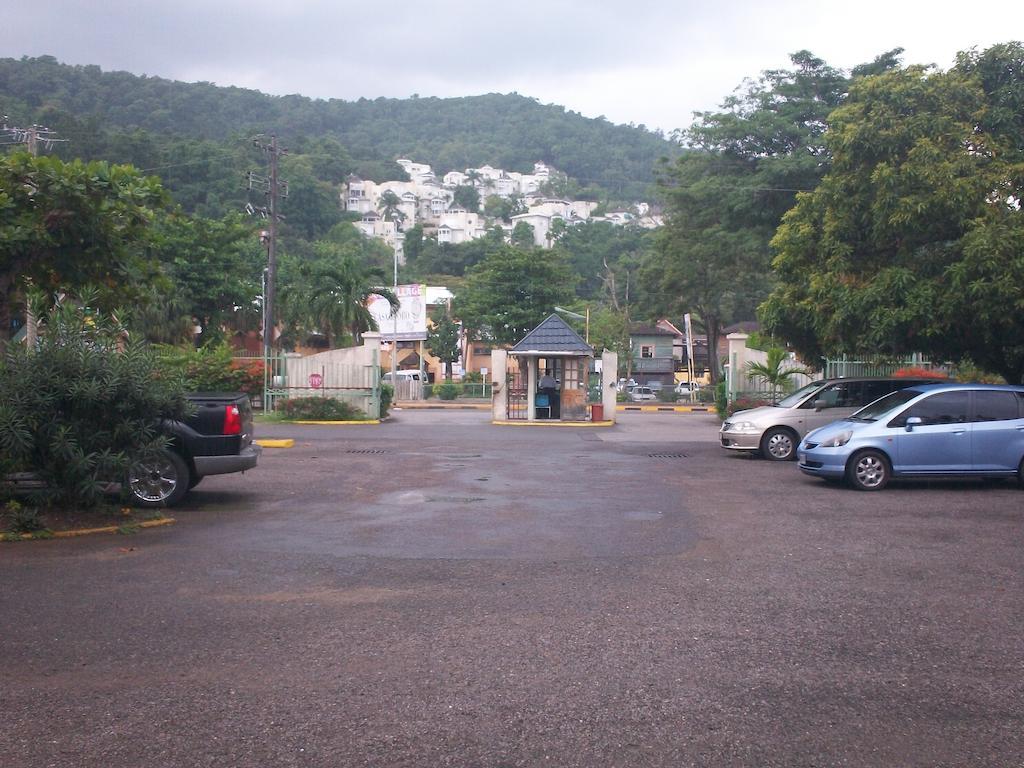 Turtle Towers Apartment Ocho Rios Exterior photo